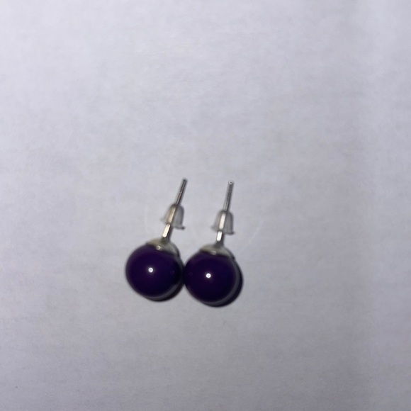 Elegant Purple Stud Earrings NWOT - Picture 5 of 5